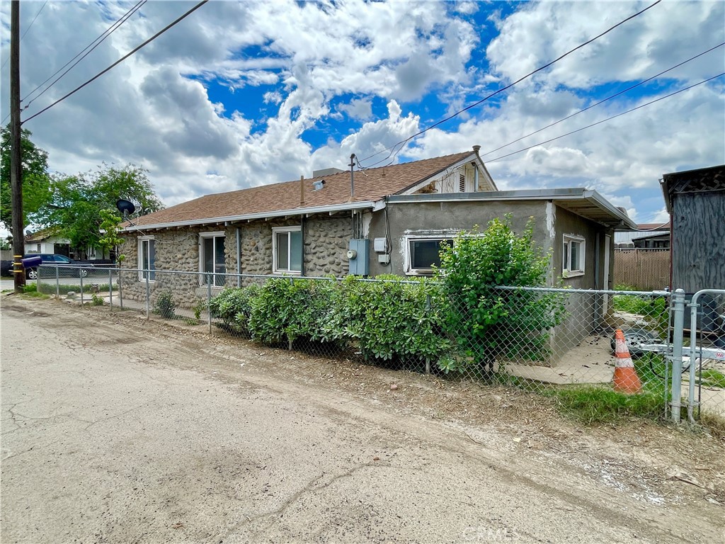 1799 E 21st St, Merced, CA 95340