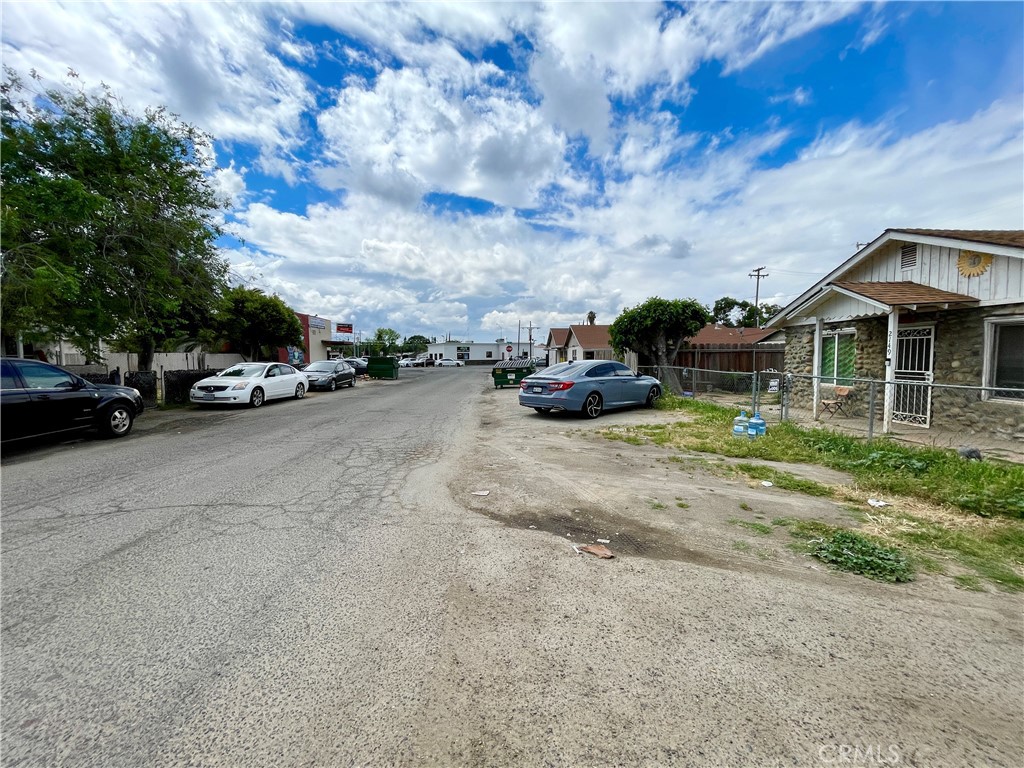 1799 E 21st St, Merced, CA 95340