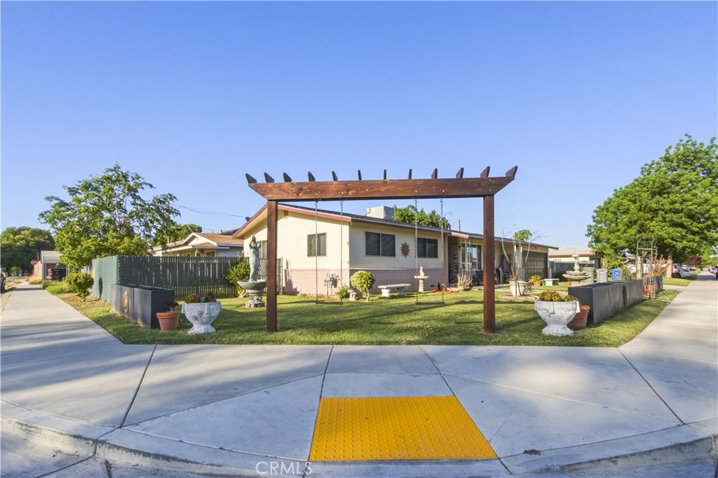 1843 W 8th, Merced, CA 95341