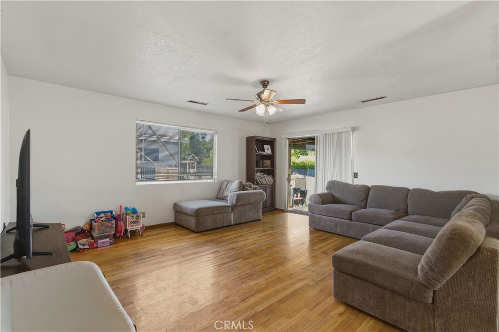 1843 W 8th, Merced, CA 95341