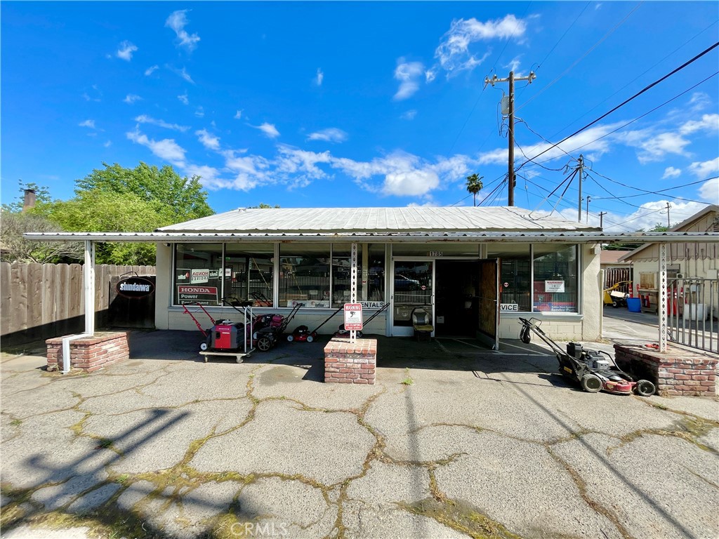 1785 E 21st St, Merced, CA 95340