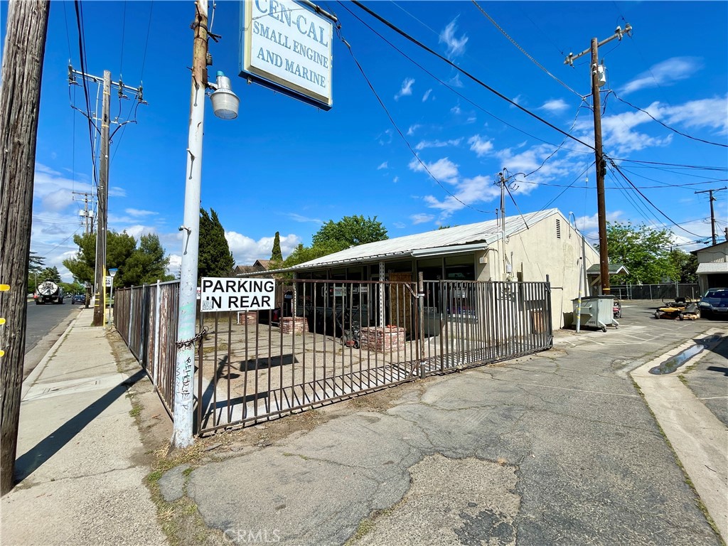 1785 E 21st St, Merced, CA 95340