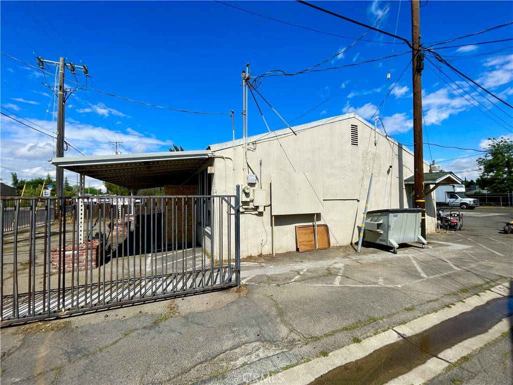 1785 E 21st St, Merced, CA 95340