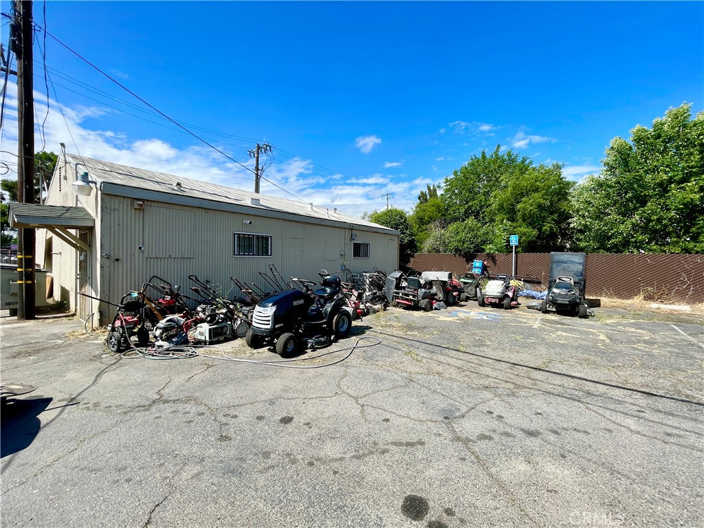 1785 E 21st St, Merced, CA 95340