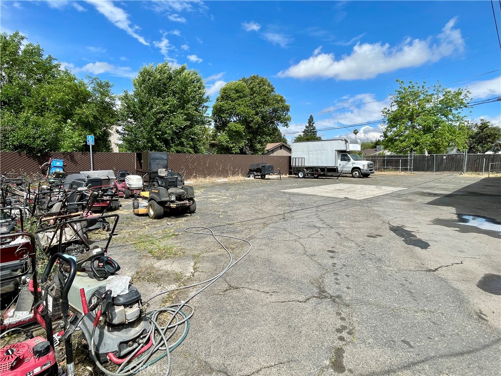 1785 E 21st St, Merced, CA 95340