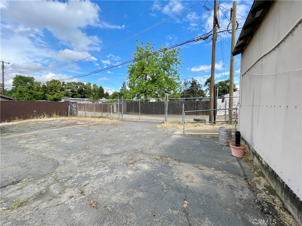 1785 E 21st St, Merced, CA 95340