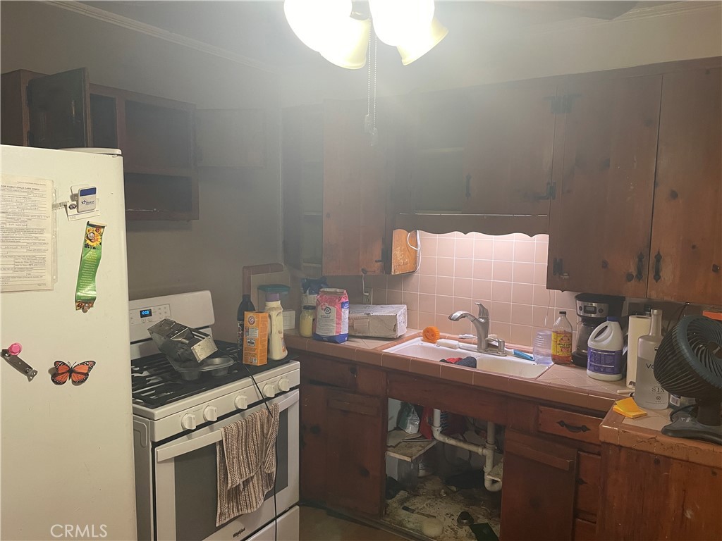 2432 Meadowbrook, Merced, CA 95348
