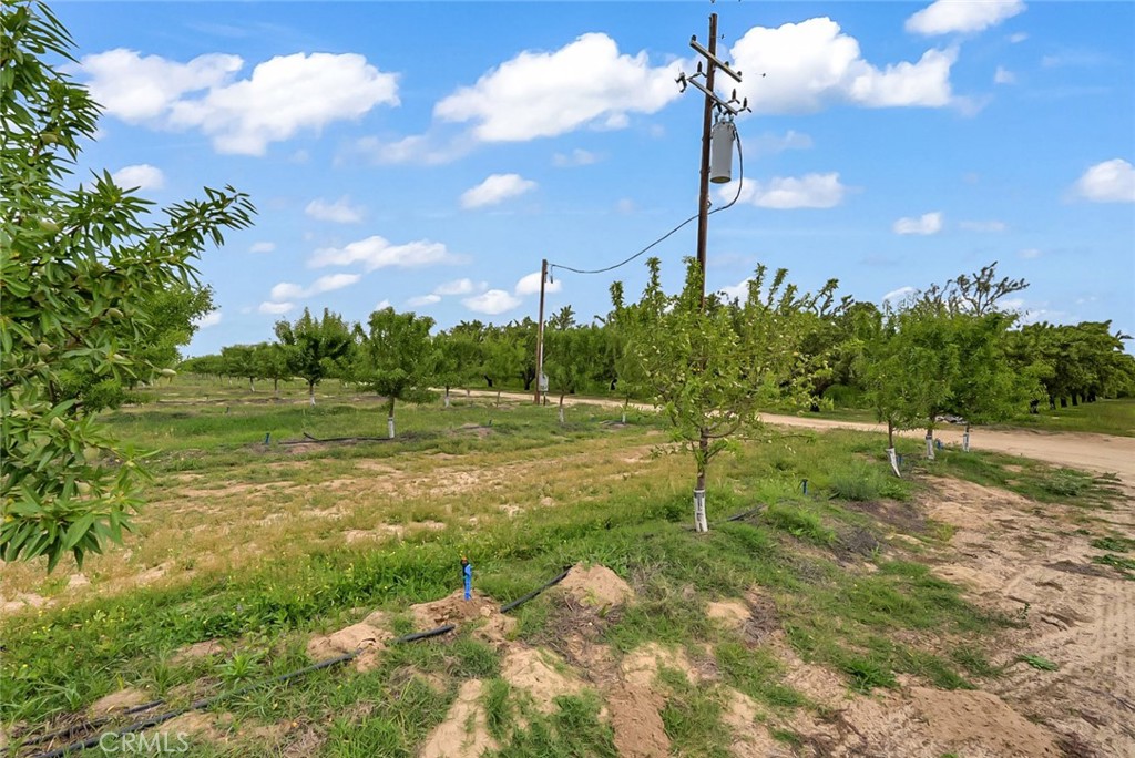 14706 Peach Ave, Livingston, CA 95334