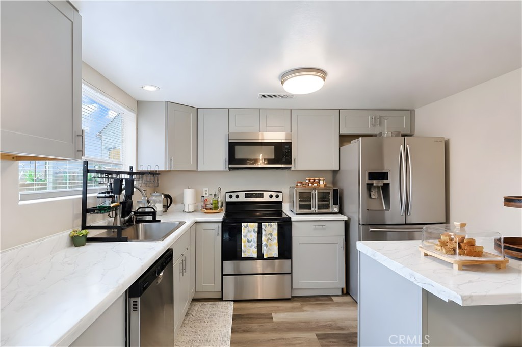 1670 W North Bear Creek, Merced, CA 95348