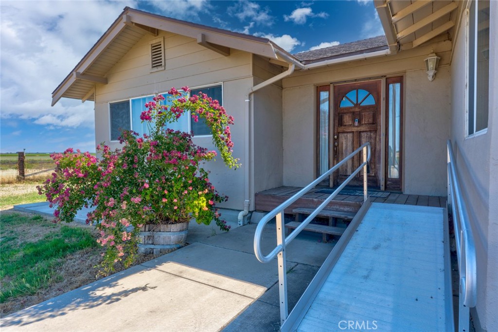 17626 Britto Rd, Dos Palos, CA 93620