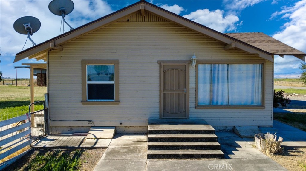 17626 Britto Rd, Dos Palos, CA 93620