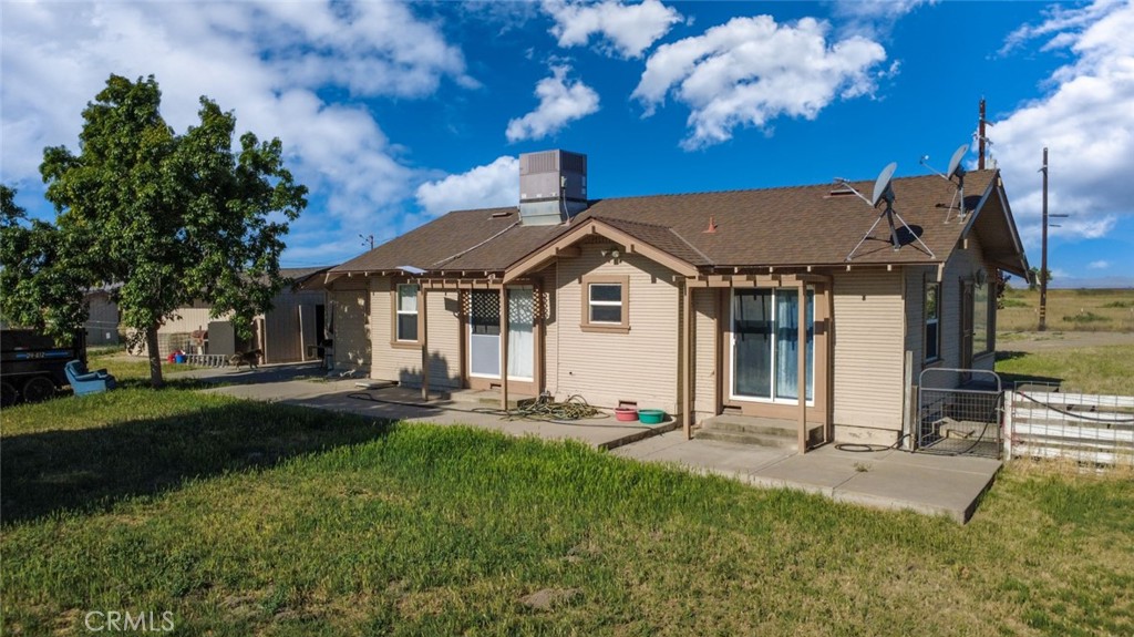 17626 Britto Rd, Dos Palos, CA 93620