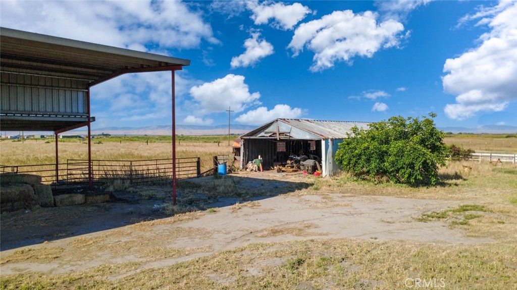 17626 Britto Rd, Dos Palos, CA 93620