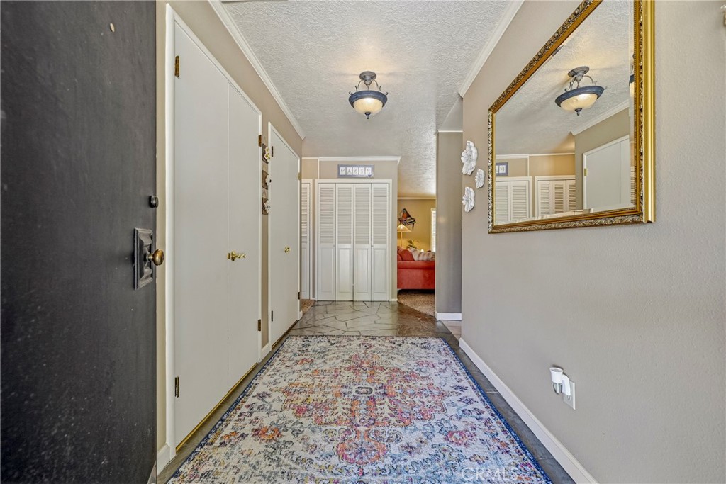 6090 Country Club Pl, Merced, CA 95340