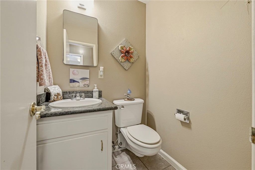 6090 Country Club Pl, Merced, CA 95340