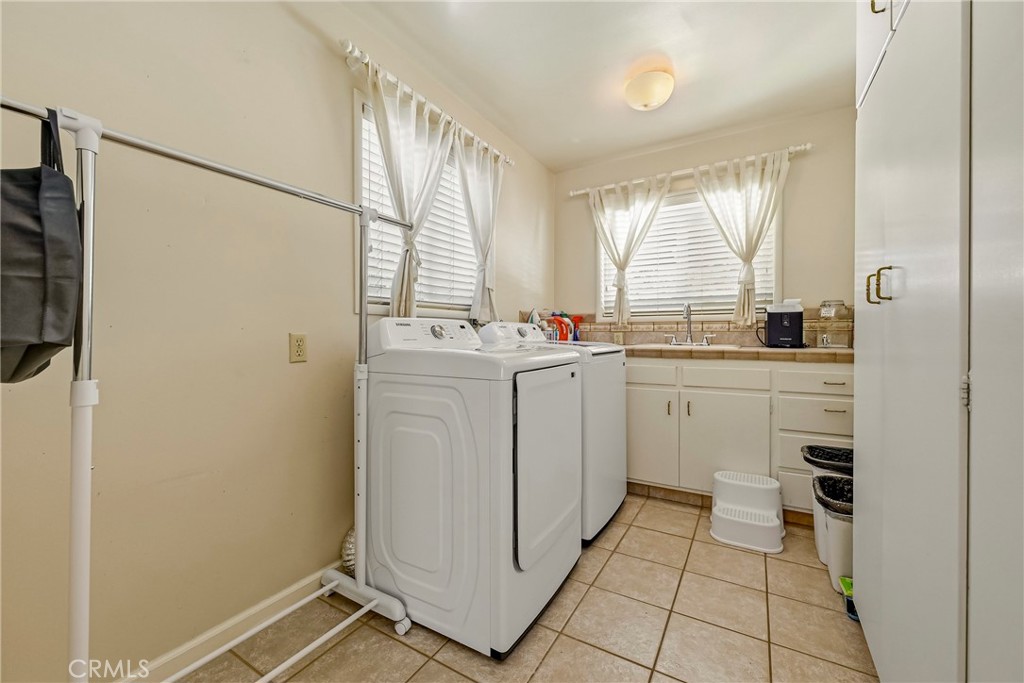 6090 Country Club Pl, Merced, CA 95340