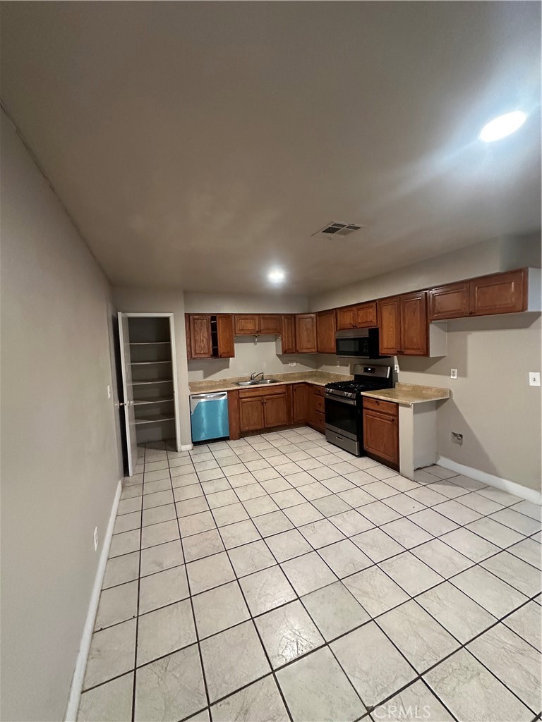 268 E 10th St, Merced, CA 95341