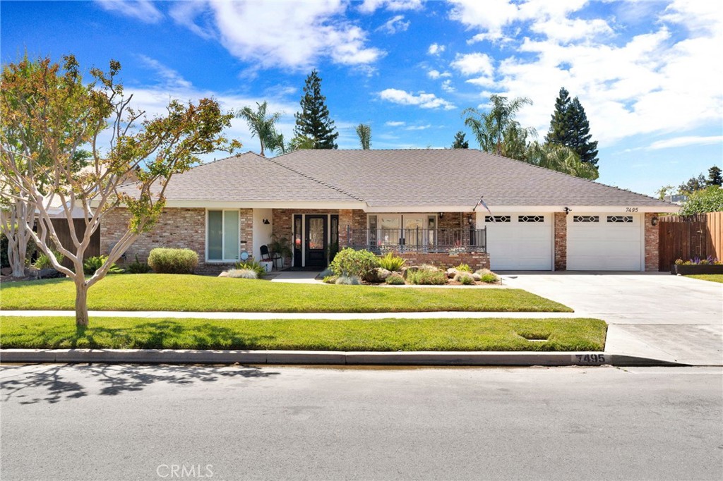7495 N Flora Ave, Fresno, CA 93720