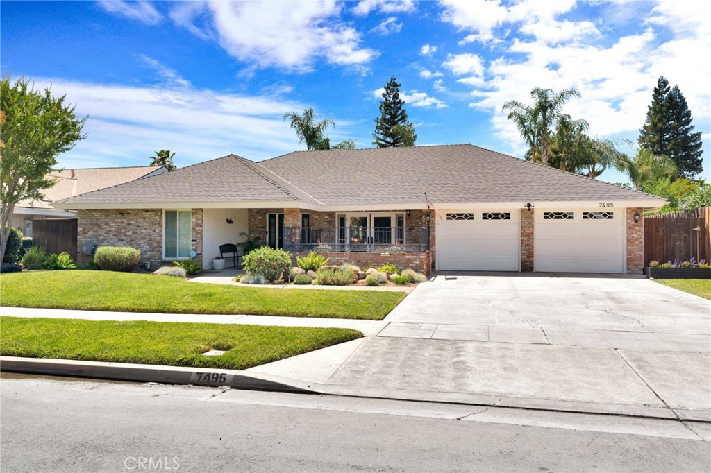 7495 N Flora Ave, Fresno, CA 93720