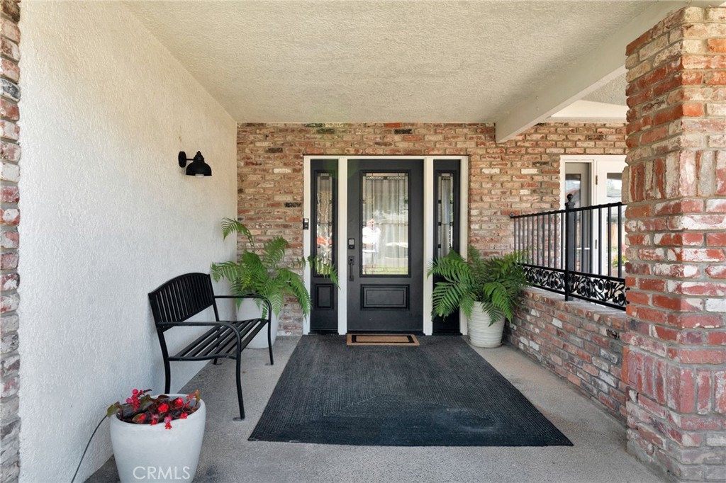 7495 N Flora Ave, Fresno, CA 93720