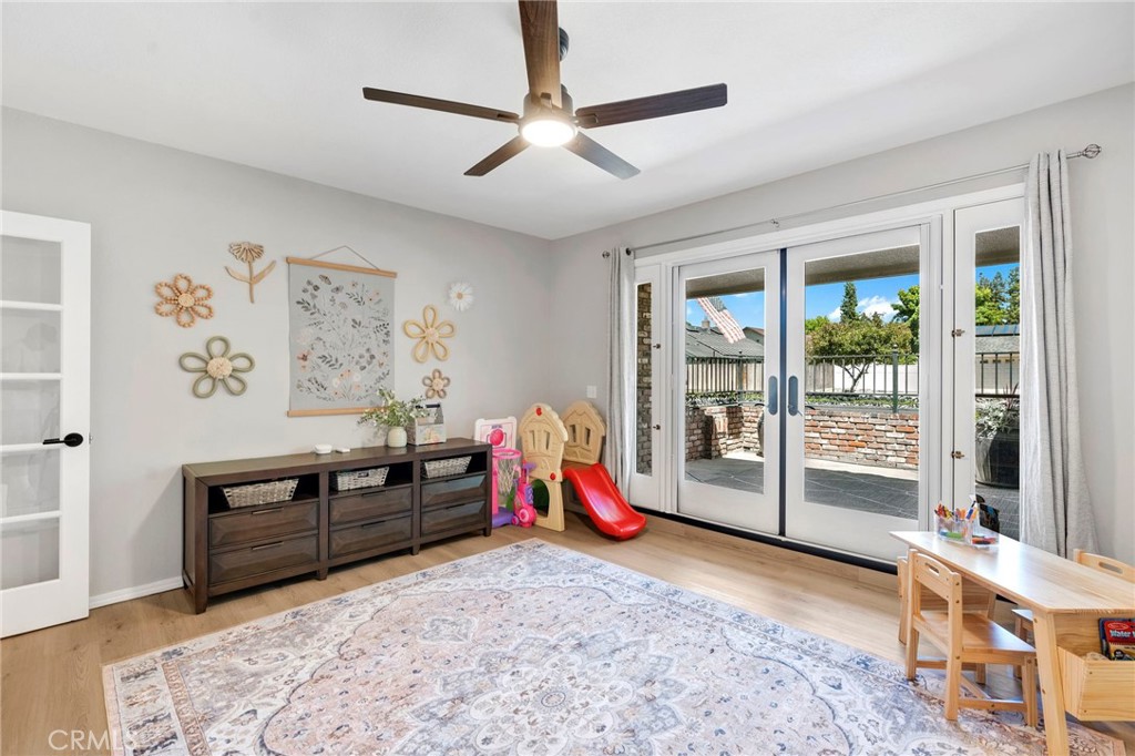 7495 N Flora Ave, Fresno, CA 93720