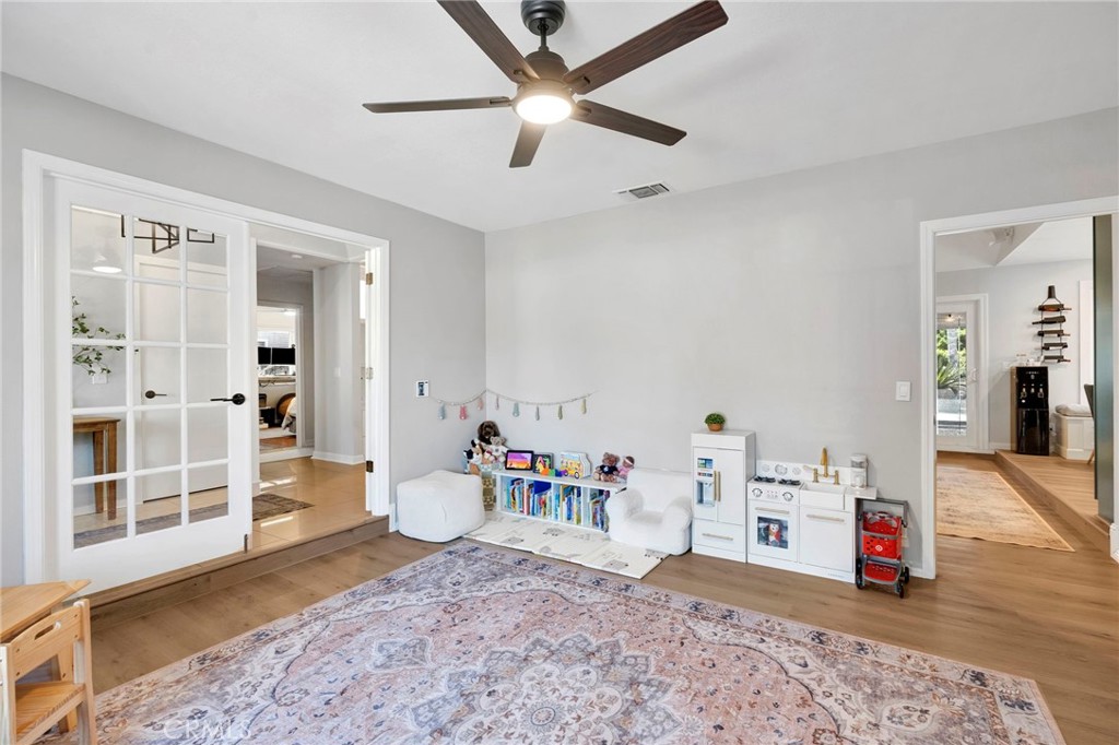 7495 N Flora Ave, Fresno, CA 93720