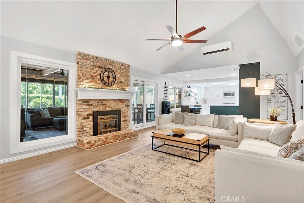 7495 N Flora Ave, Fresno, CA 93720