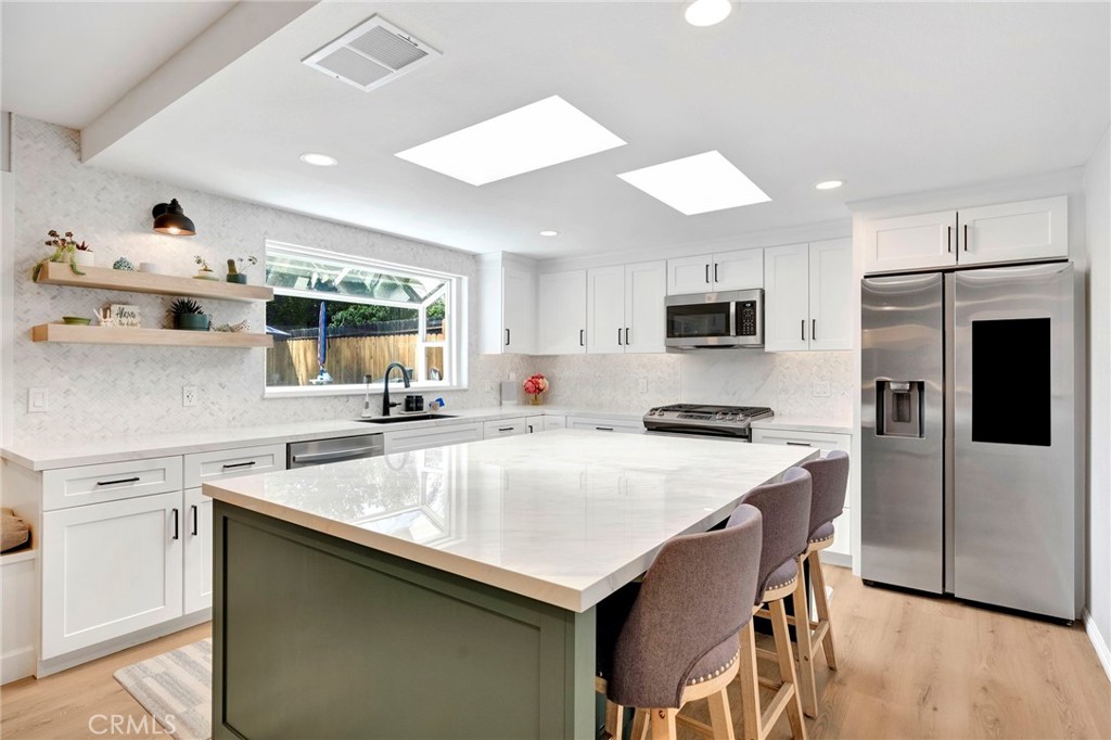 7495 N Flora Ave, Fresno, CA 93720