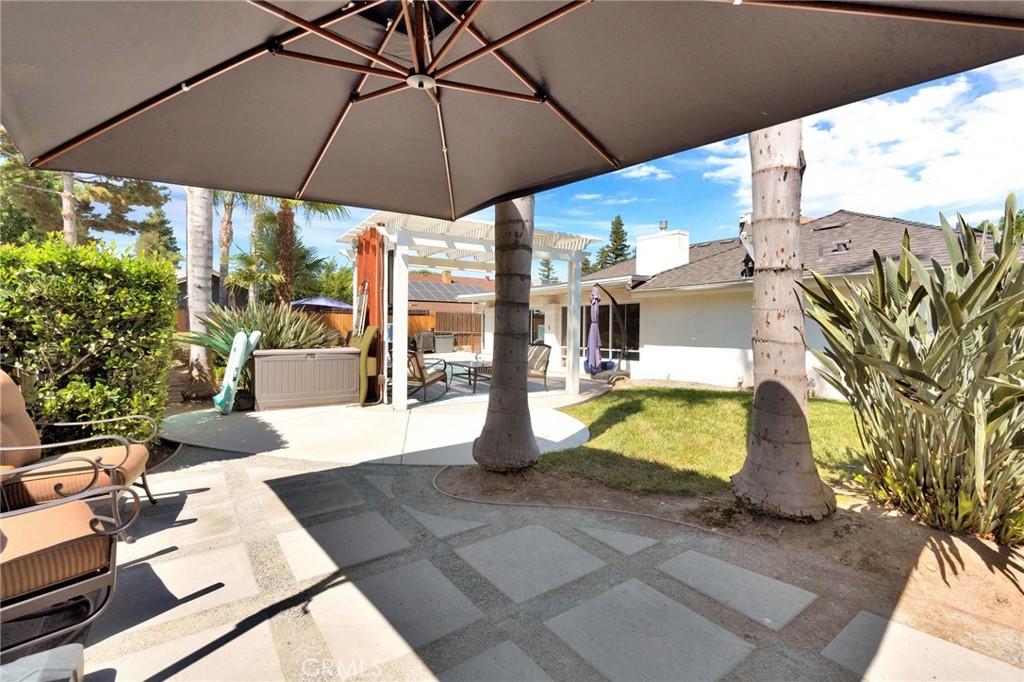 7495 N Flora Ave, Fresno, CA 93720