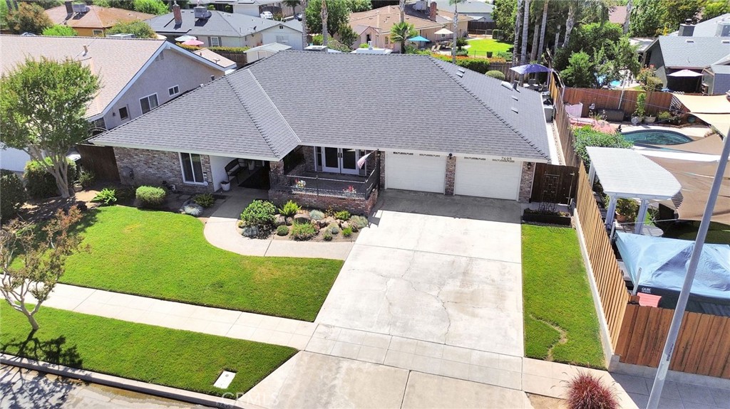7495 N Flora Ave, Fresno, CA 93720