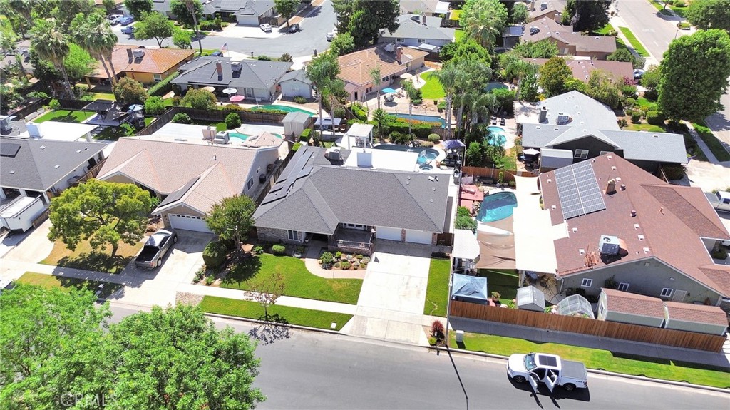 7495 N Flora Ave, Fresno, CA 93720