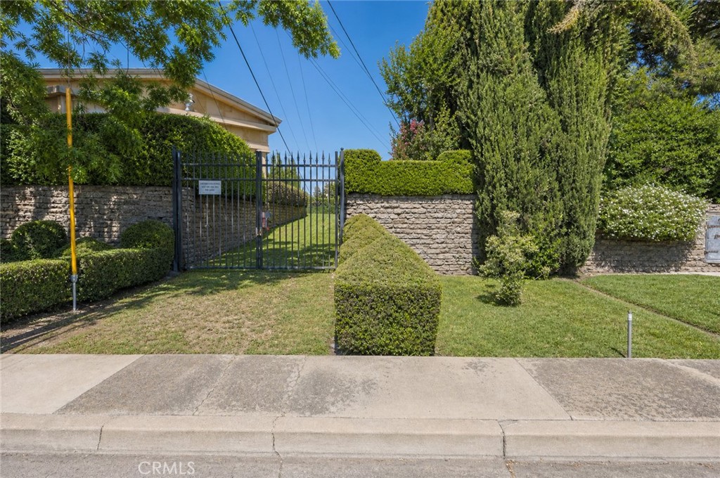 2021 W, Merced, CA 95340