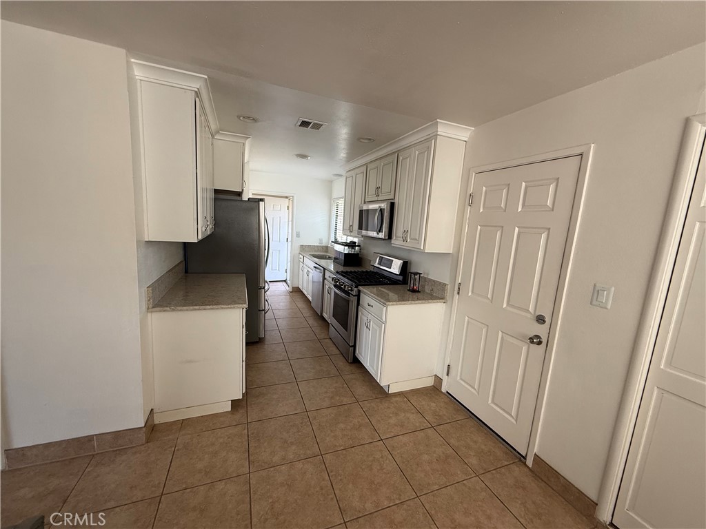 1064 Tioga, Manteca, CA 95337