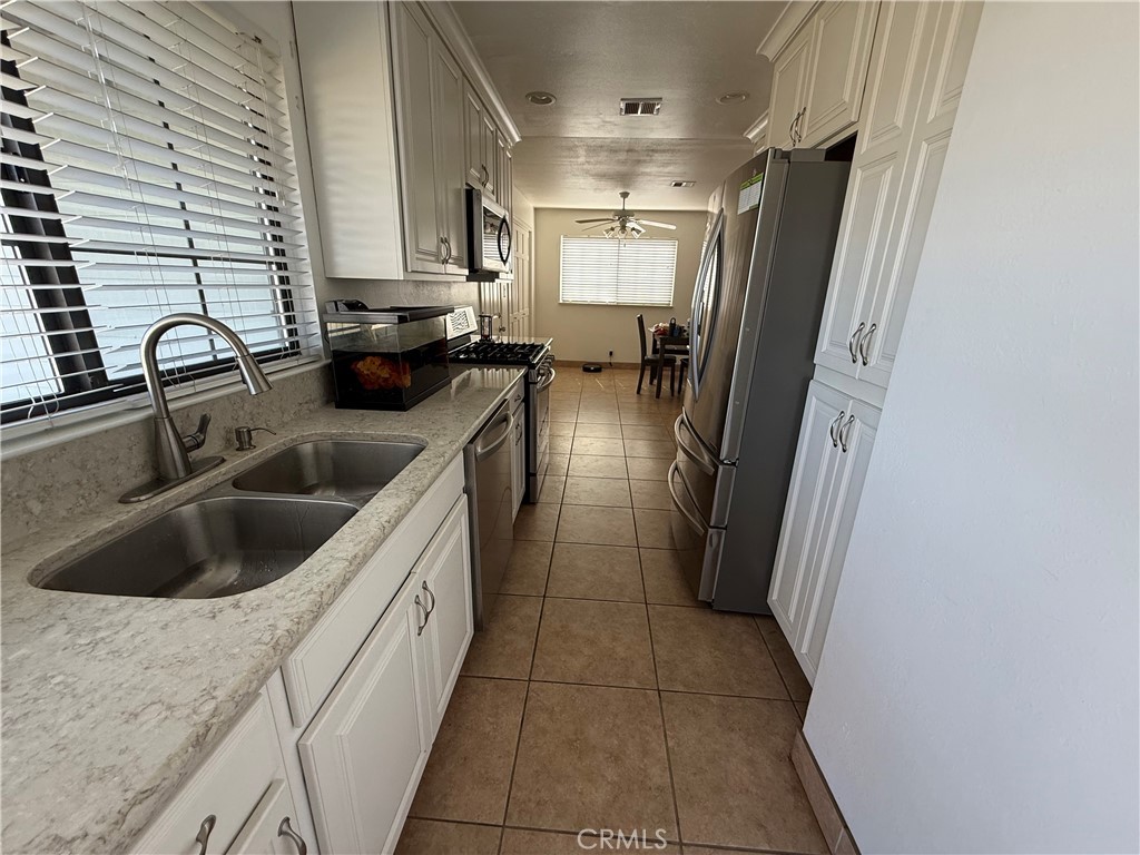1064 Tioga, Manteca, CA 95337