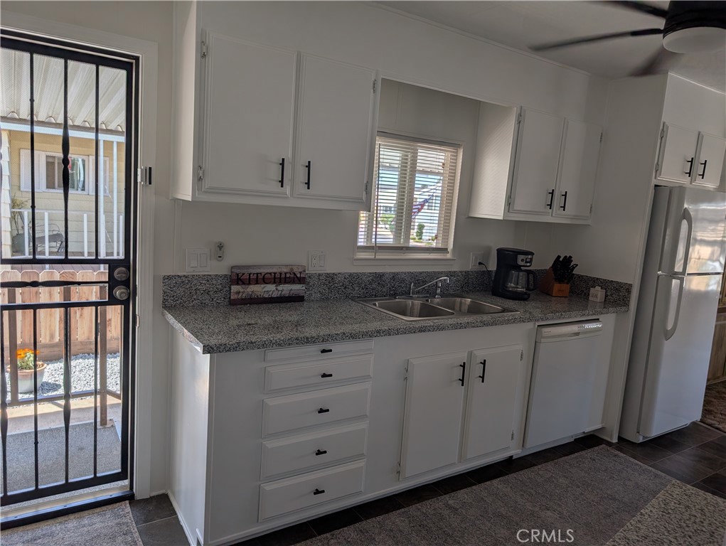 2240 Golden Oak Ln #16, Merced, CA 95341