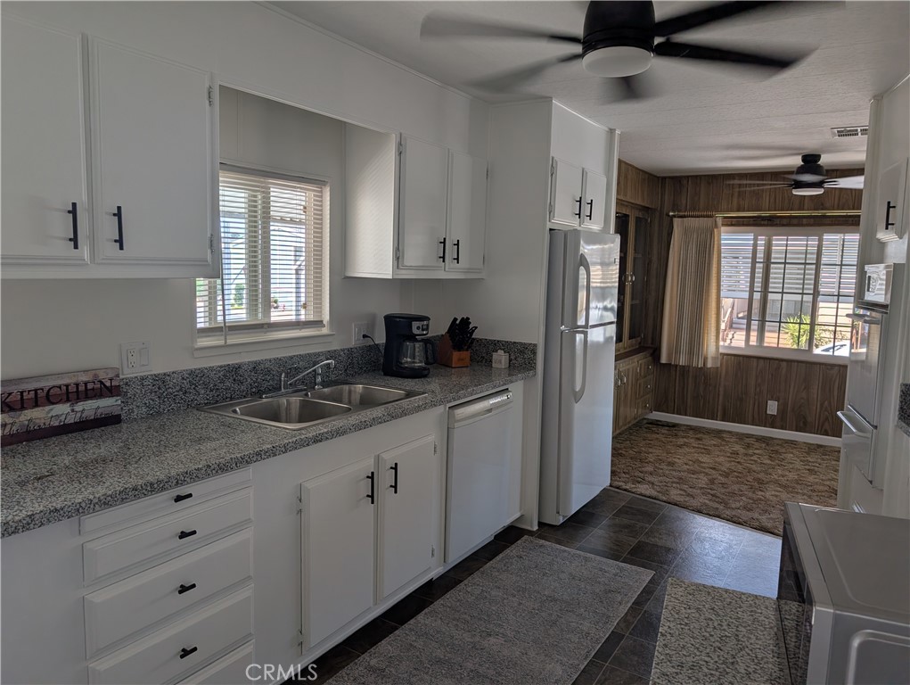 2240 Golden Oak Ln #16, Merced, CA 95341