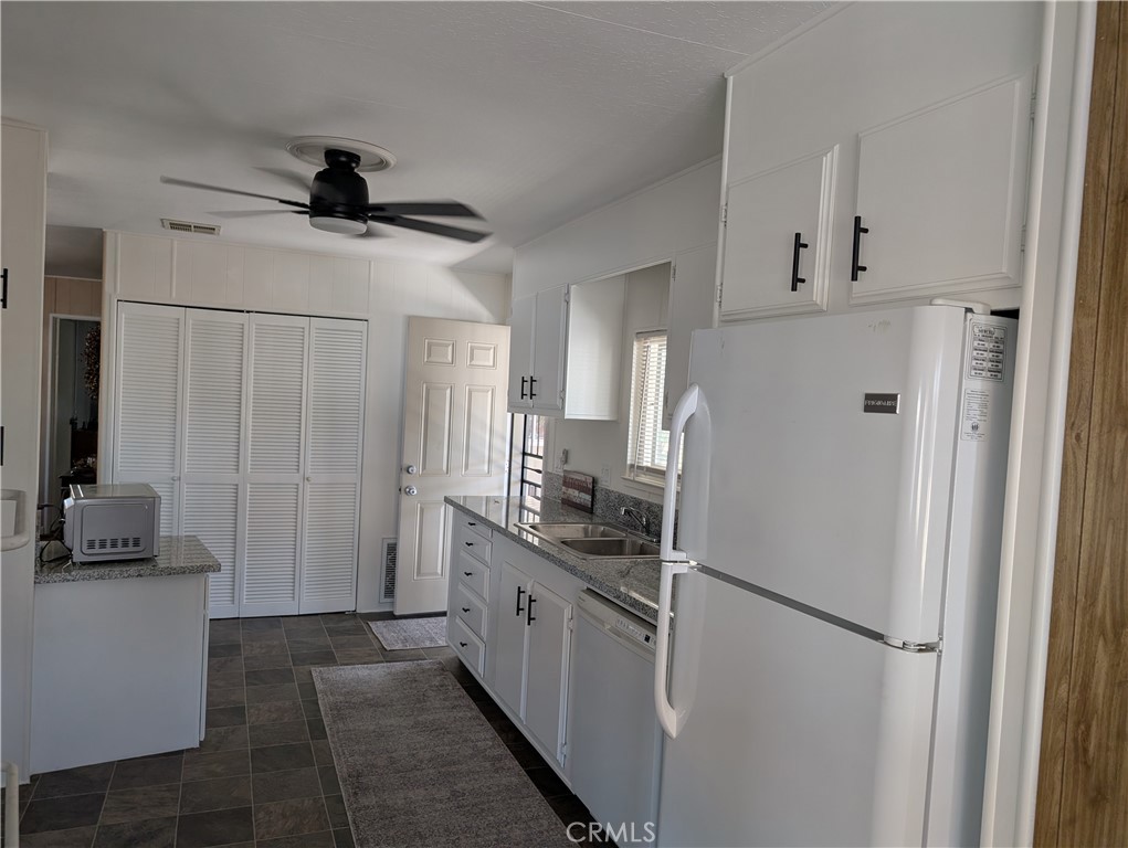 2240 Golden Oak Ln #16, Merced, CA 95341