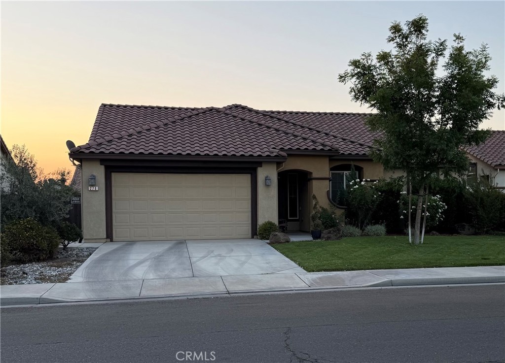 274 North, Los Banos, CA 93635