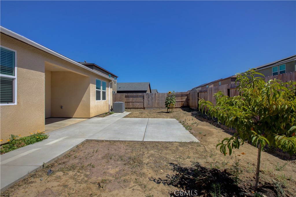 4721 Athena Dr, Merced, CA 95348