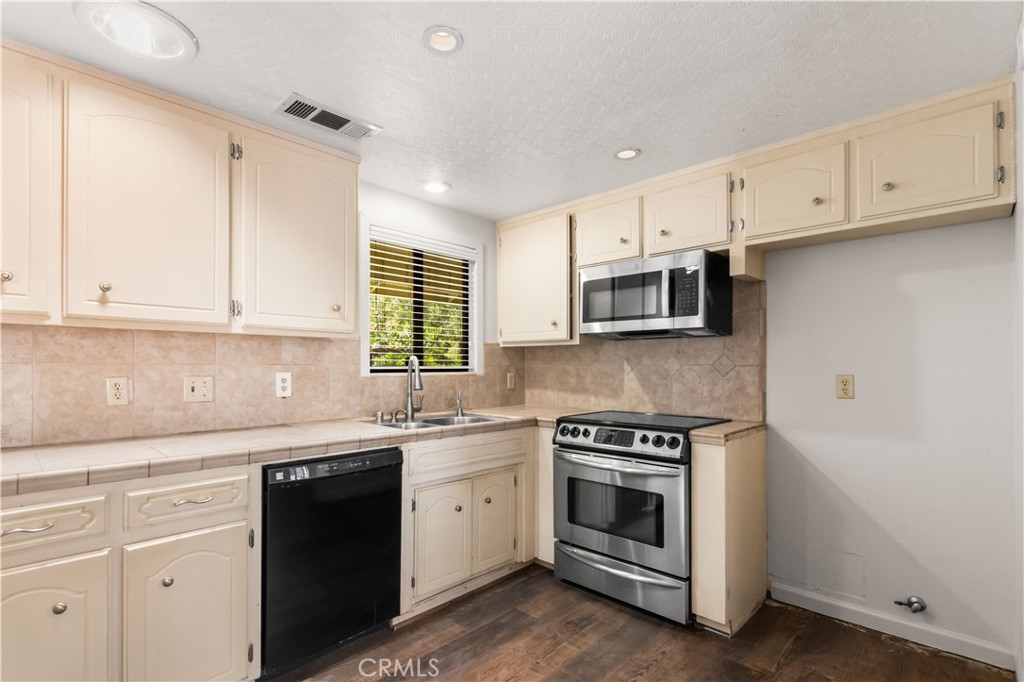 59 W 27th, Merced, CA 95340