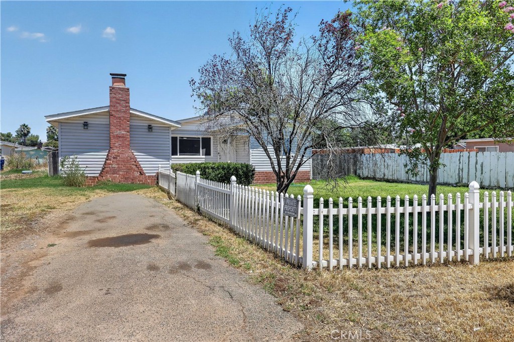 1565 E Santa Fe, Merced, CA 95340