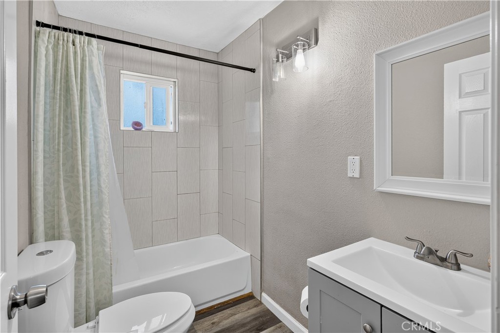 1565 E Santa Fe, Merced, CA 95340