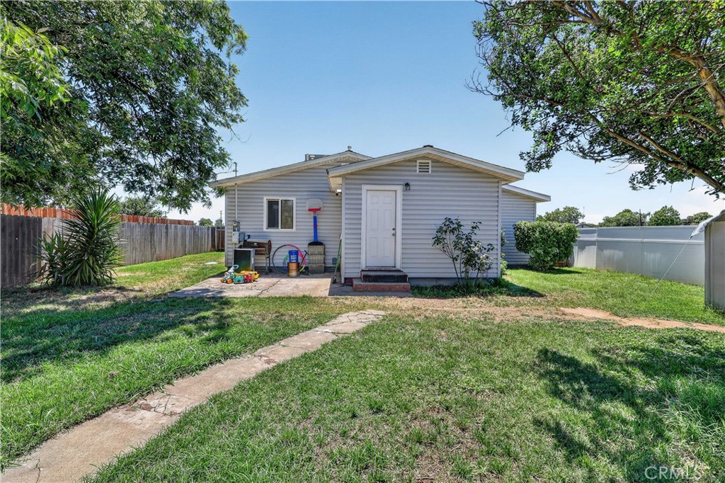 1565 E Santa Fe, Merced, CA 95340