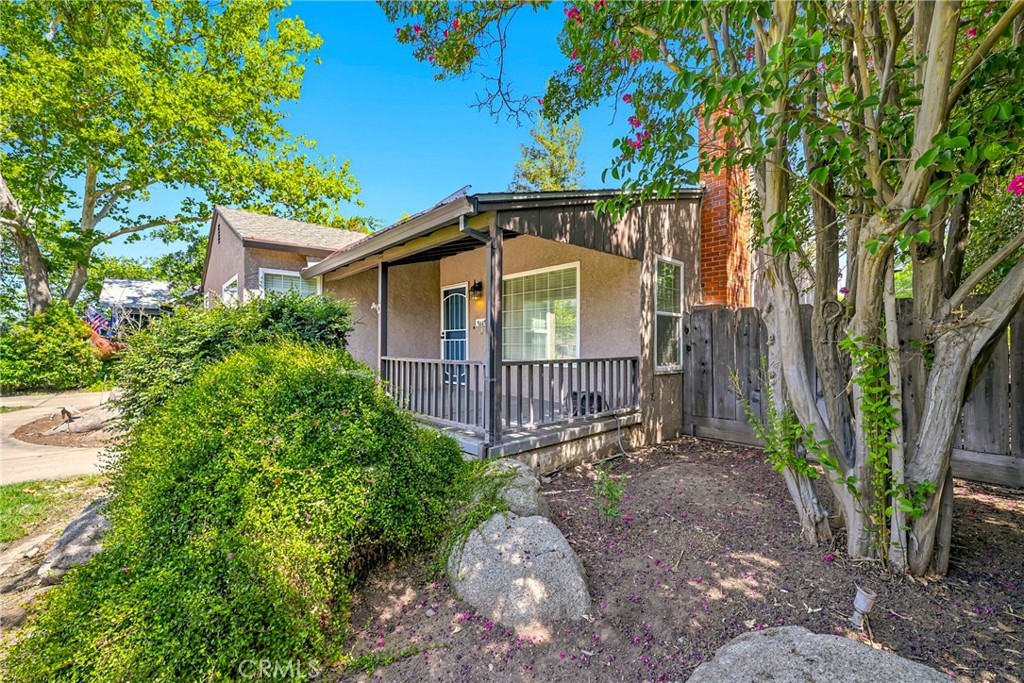1221 E 21st St, Merced, CA 95340