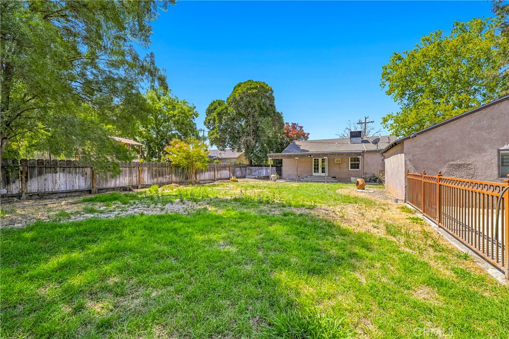 1221 E 21st St, Merced, CA 95340