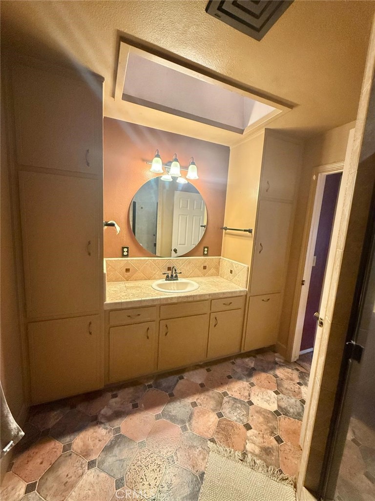 2524 B And B, Merced, CA 95348