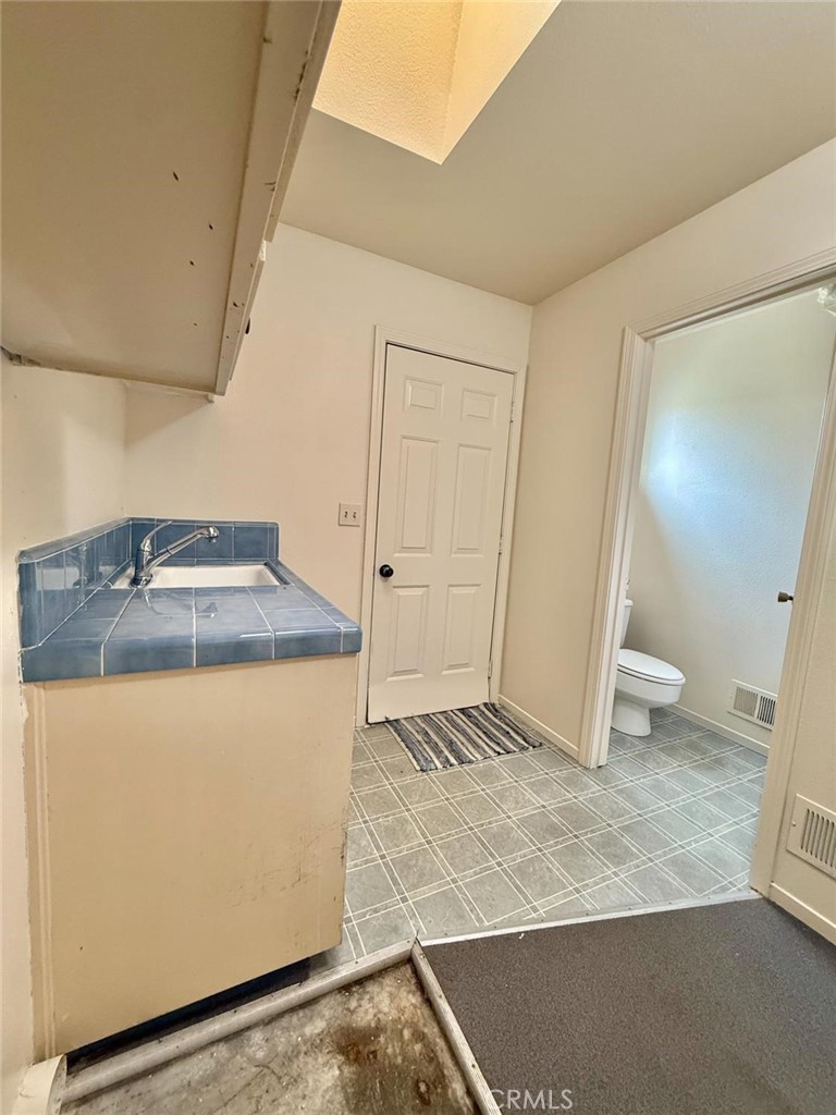 2524 B And B, Merced, CA 95348