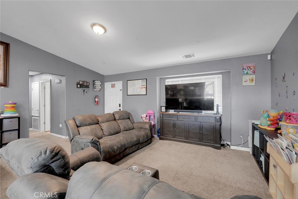 7480 W Meadowlark Ct, Winton, CA 95388