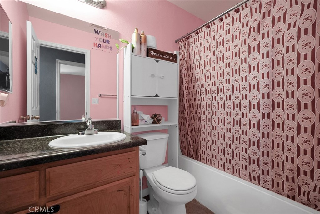 7480 W Meadowlark Ct, Winton, CA 95388