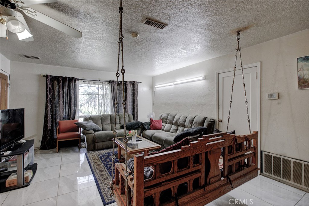 1439 W 16th, Merced, CA 95340